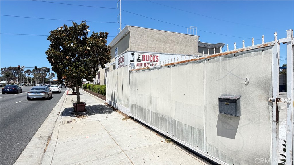 5027 W Rosecrans Property Photo 16