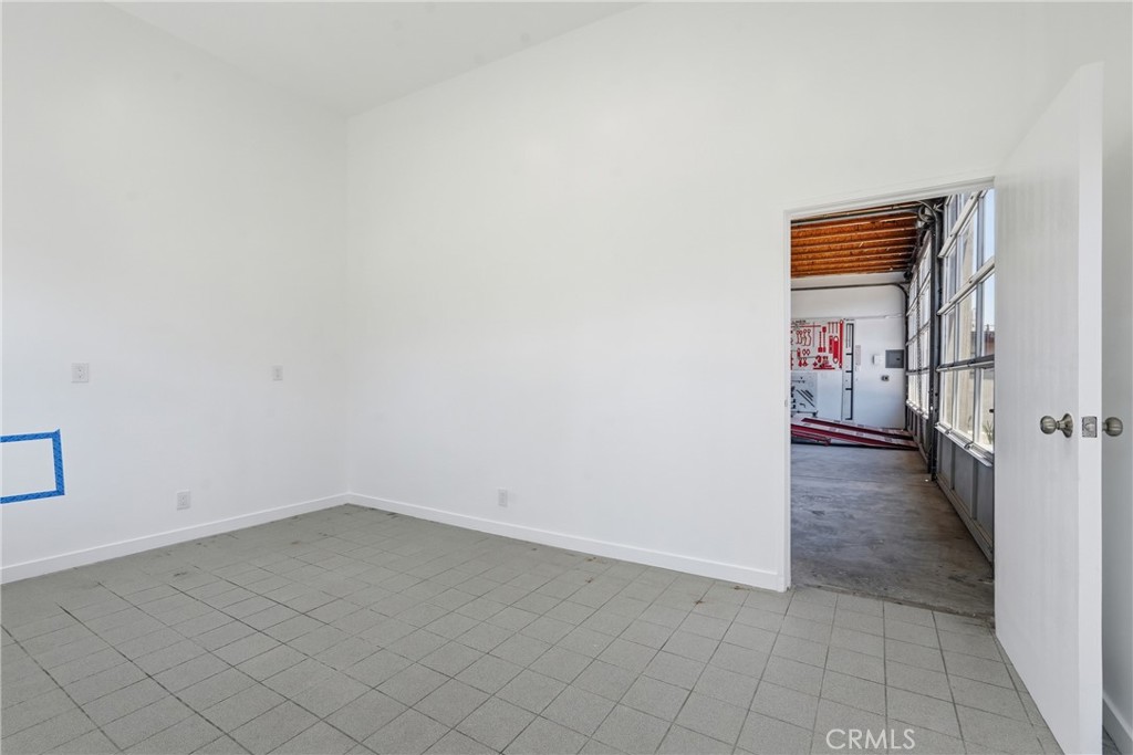 713 E El Segundo Property Photo 5