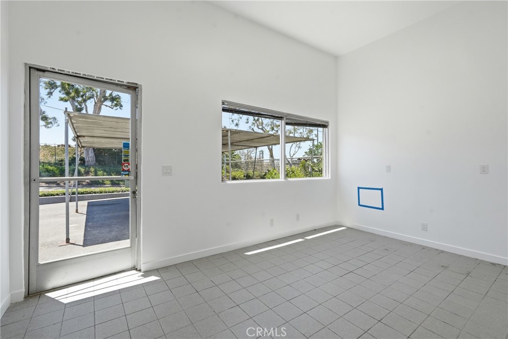 713 E El Segundo Property Photo 6