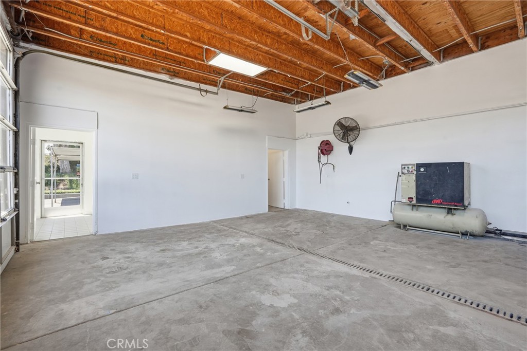 713 E El Segundo Property Photo 10