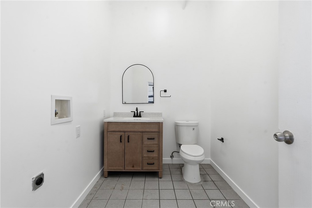 713 E El Segundo Property Photo 11