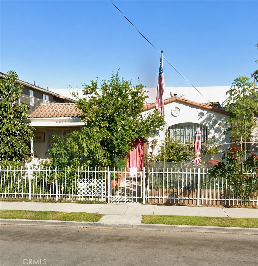925 E 32nd Street Property Photo 1