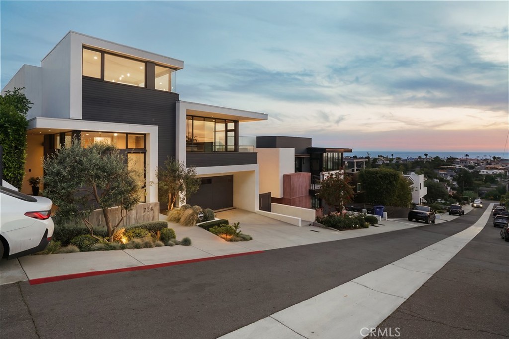 724 24th Place Property Photo 1