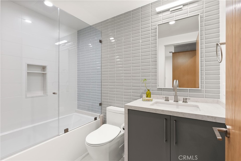 724 24th Place Property Photo 38