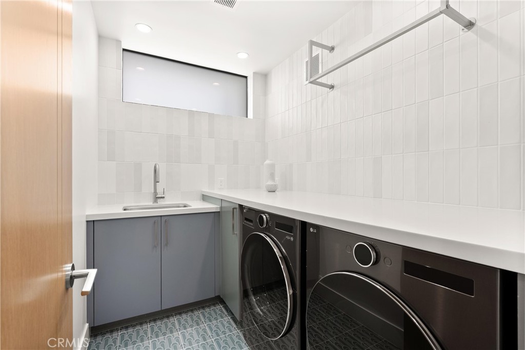 724 24th Place Property Photo 42