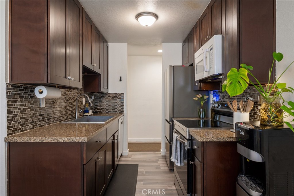 1723 Cedar 103 Property Photo 6