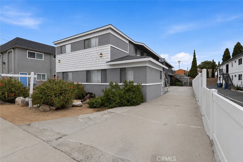 2311 Vanderbilt Ln. Property Photo 1