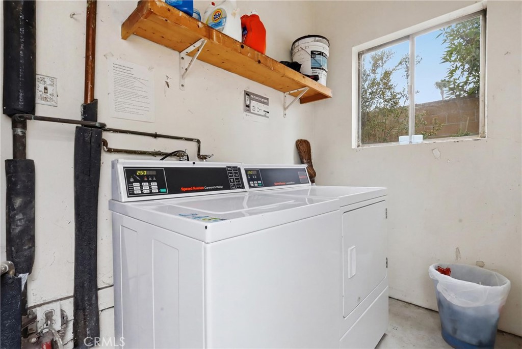 2311 Vanderbilt Ln. Property Photo 8