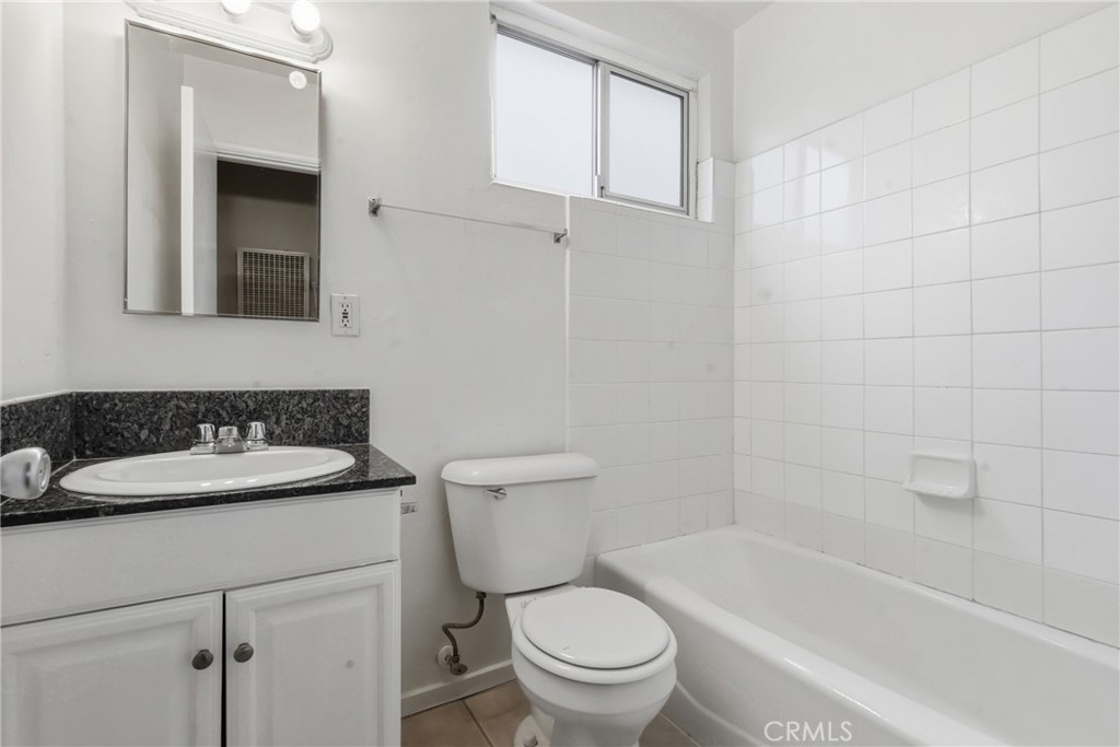 2311 Vanderbilt Ln. Property Photo 22