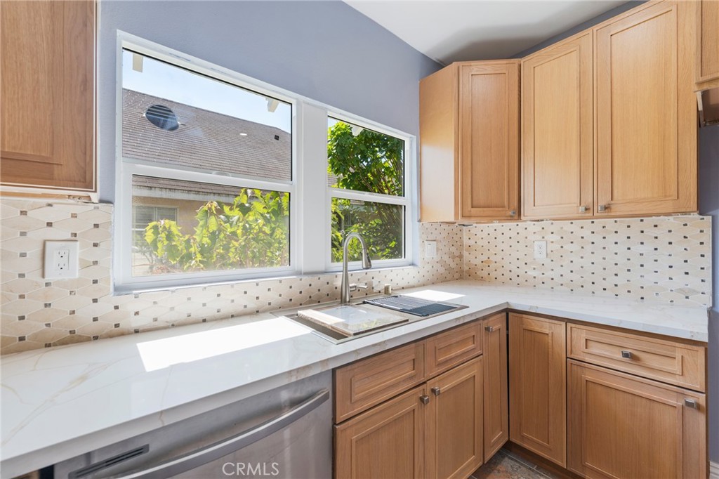 2041 W 29th Place Property Photo 18