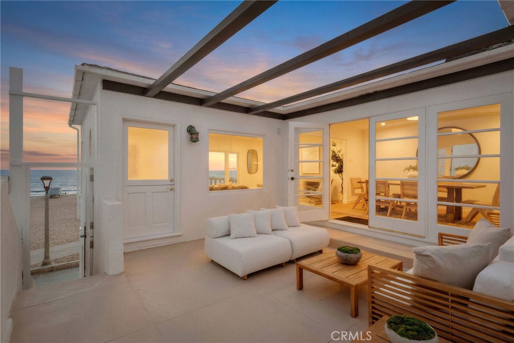 1016 The Strand Property Photo 3