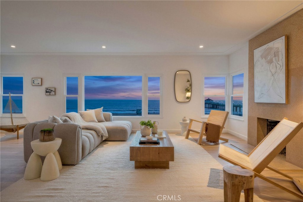 1016 The Strand Property Photo 4