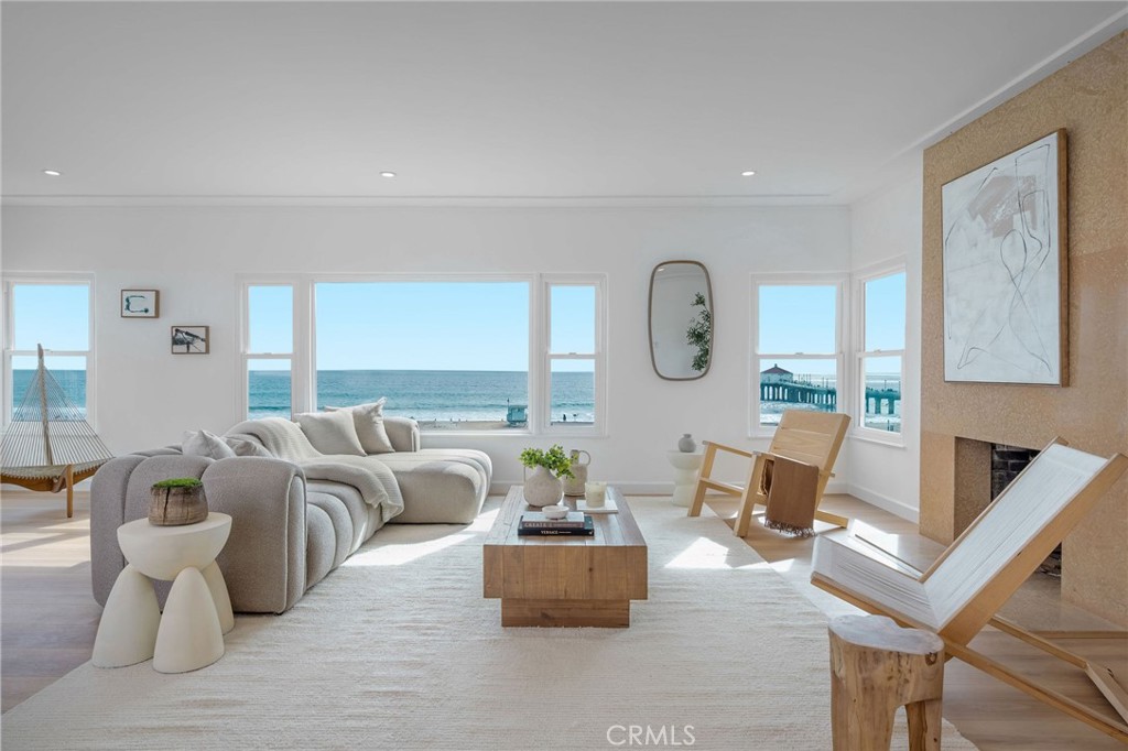 1016 The Strand Property Photo 10