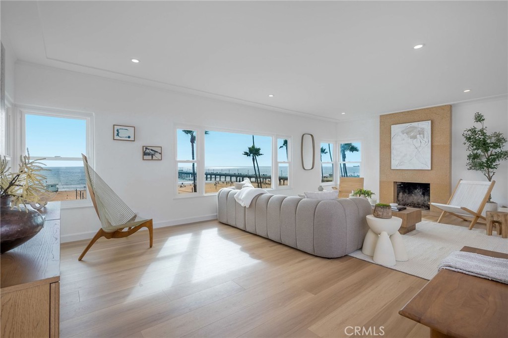 1016 The Strand Property Photo 11