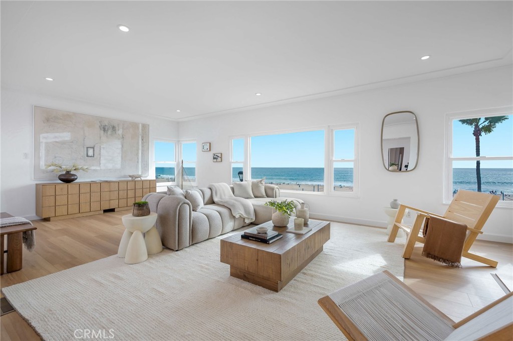 1016 The Strand Property Photo 12