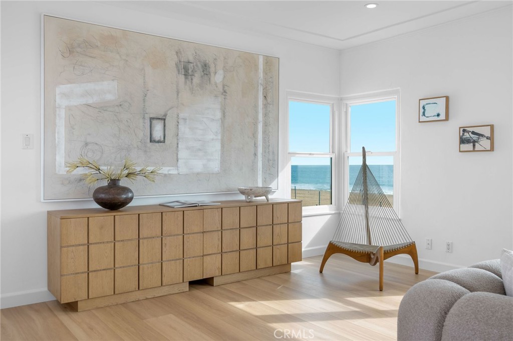 1016 The Strand Property Photo 13