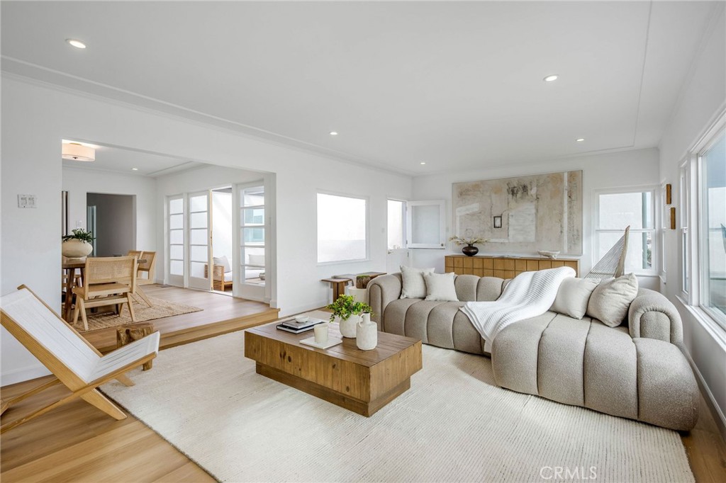 1016 The Strand Property Photo 19