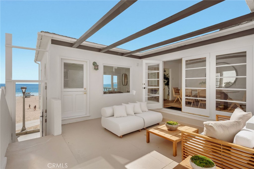 1016 The Strand Property Photo 24