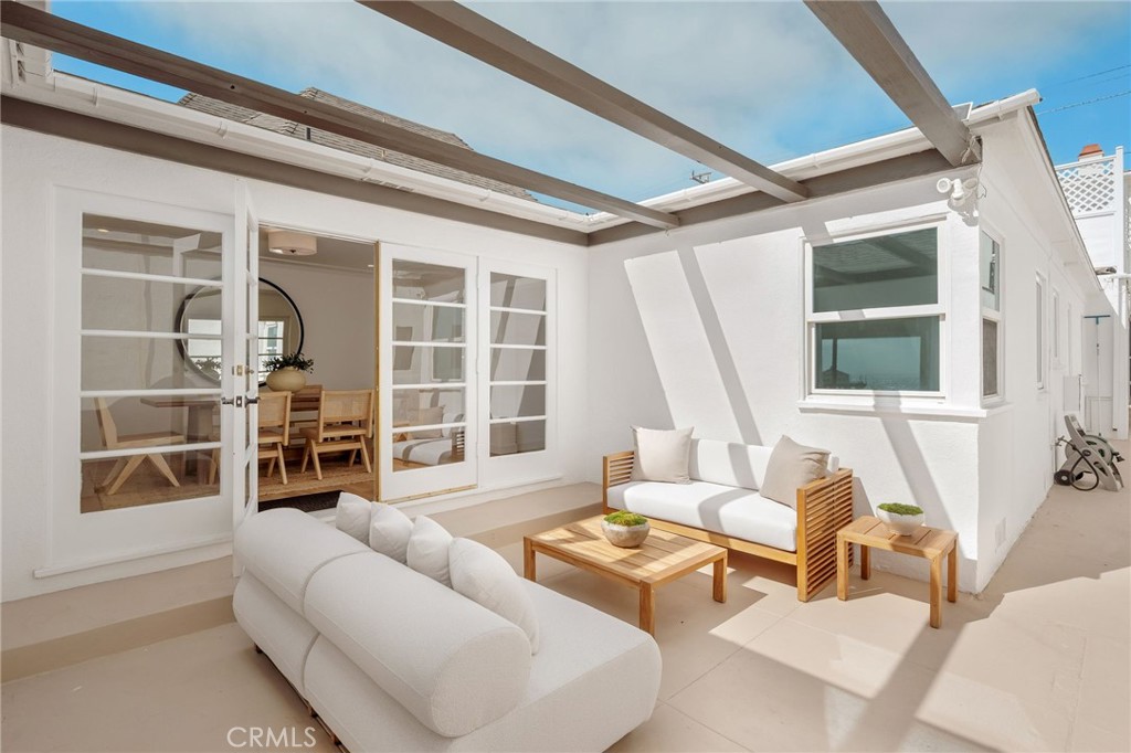 1016 The Strand Property Photo 25