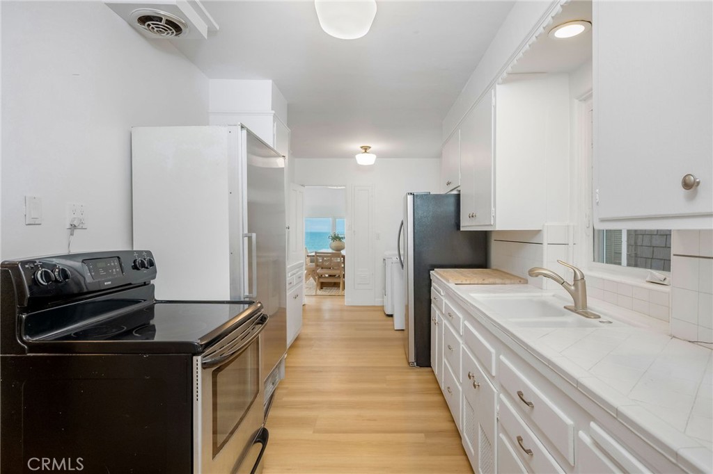 1016 The Strand Property Photo 26