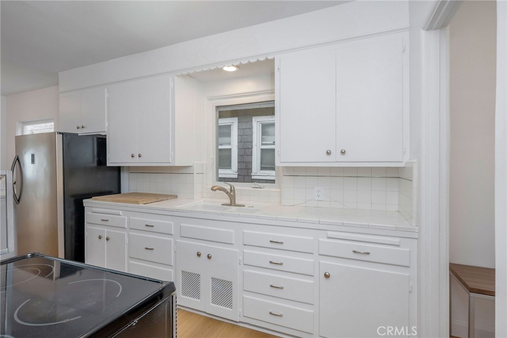 1016 The Strand Property Photo 27