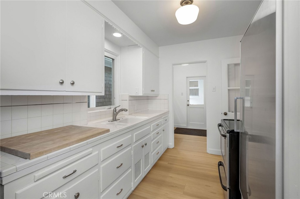 1016 The Strand Property Photo 28