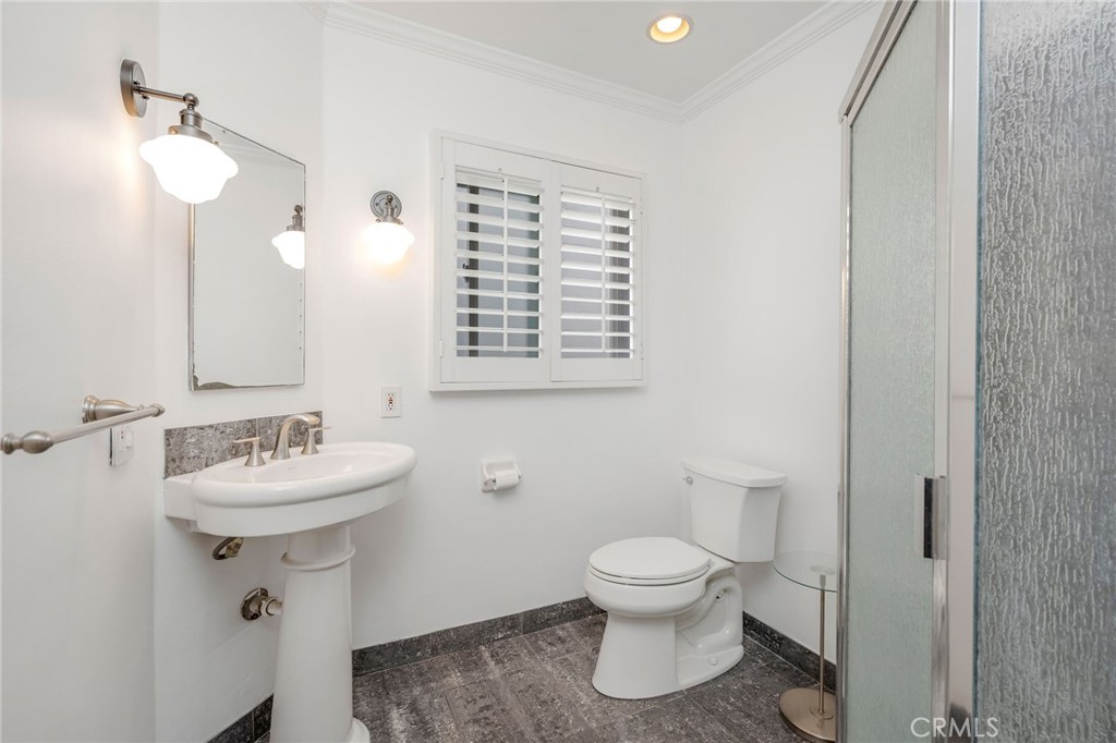 1016 The Strand Property Photo 31