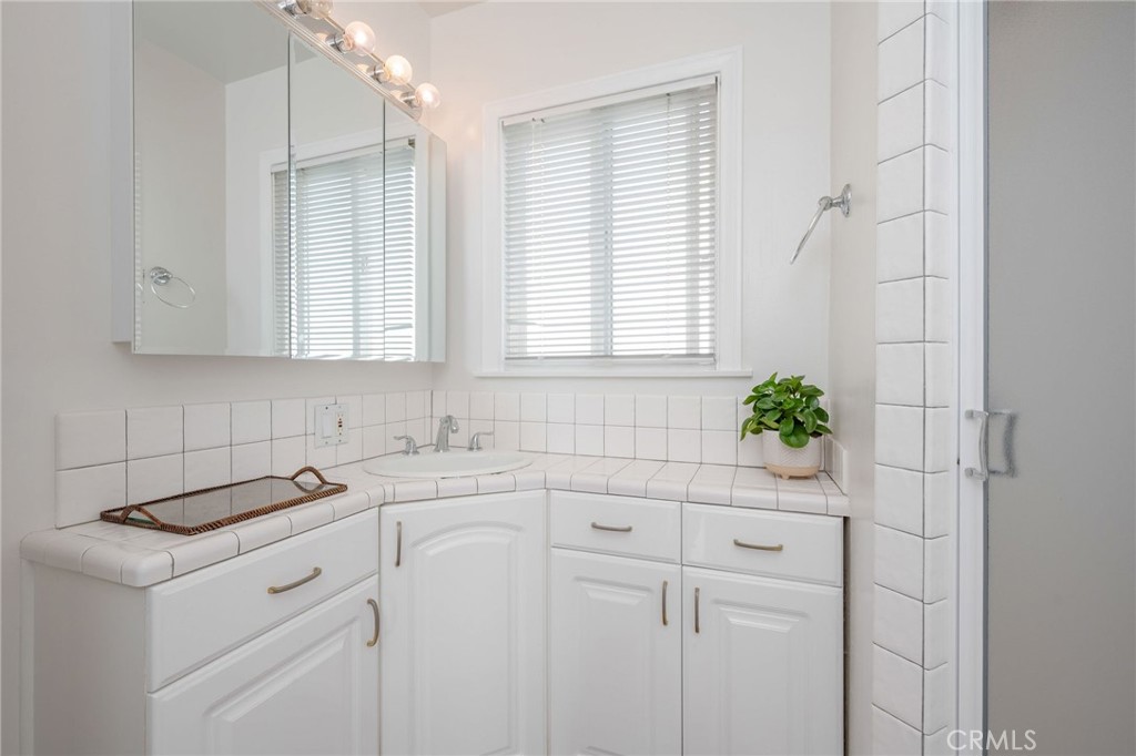 1016 The Strand Property Photo 34