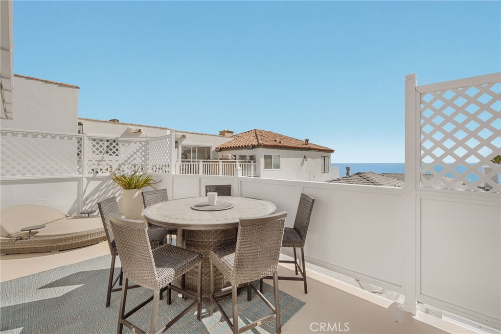 1016 The Strand Property Photo 38