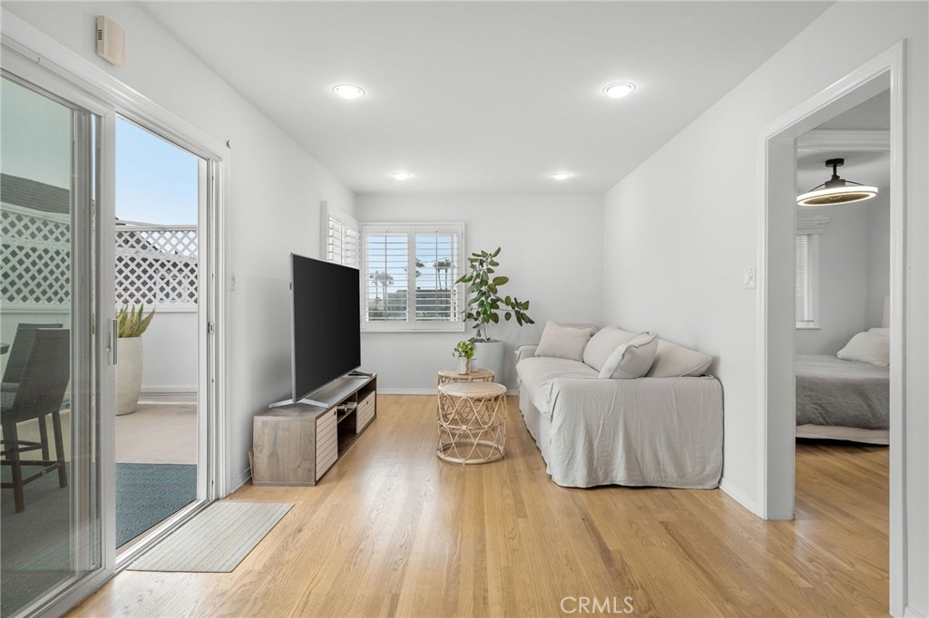 1016 The Strand Property Photo 40