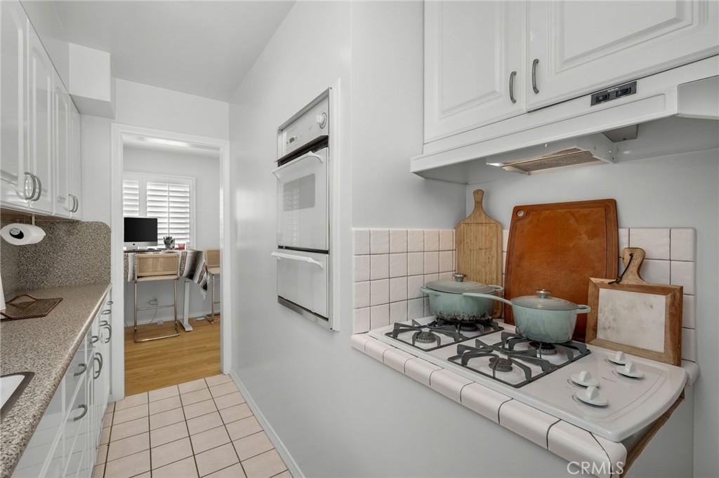 1016 The Strand Property Photo 44