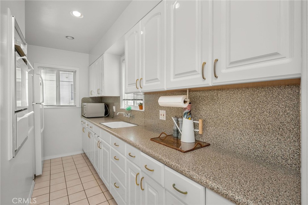 1016 The Strand Property Photo 45