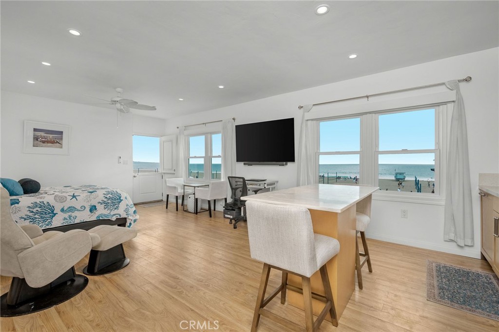 1016 The Strand Property Photo 53