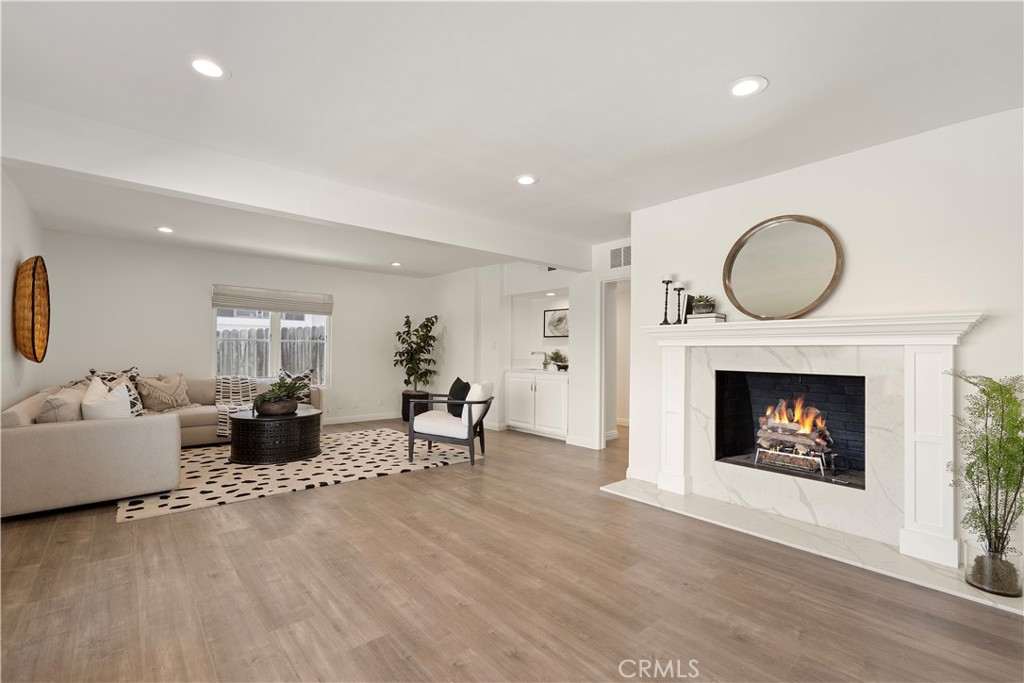 29411 N Enrose Property Photo 7