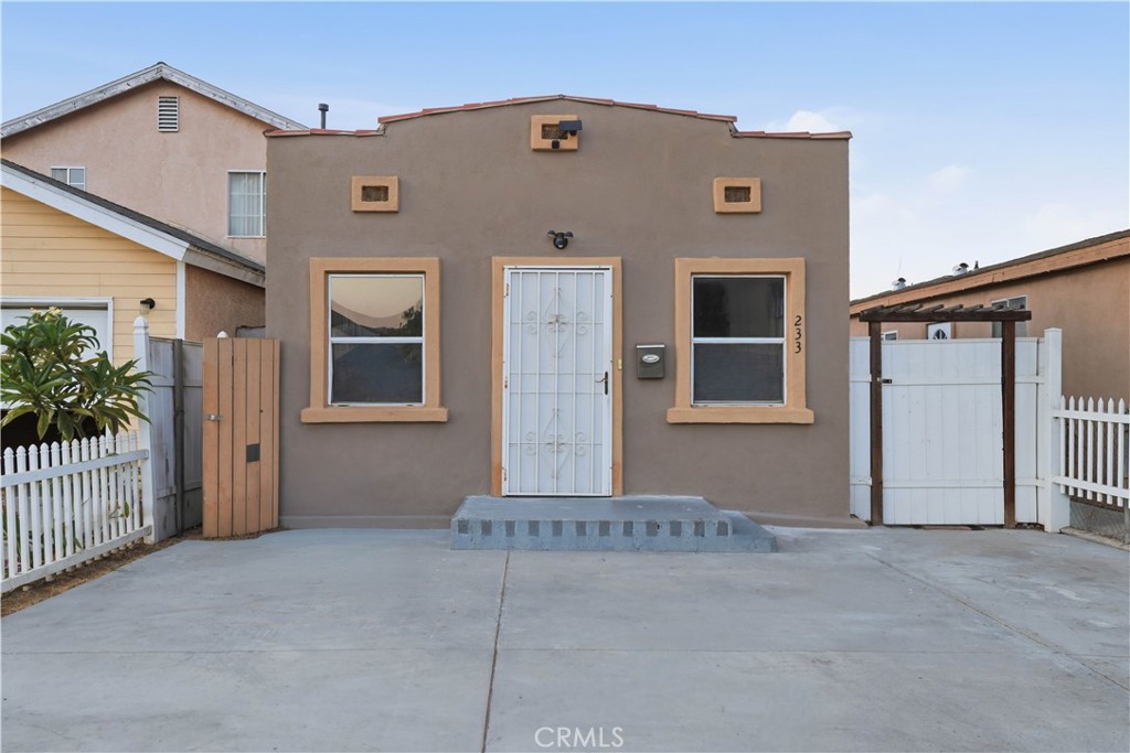 233 E Louise Street Property Photo 1