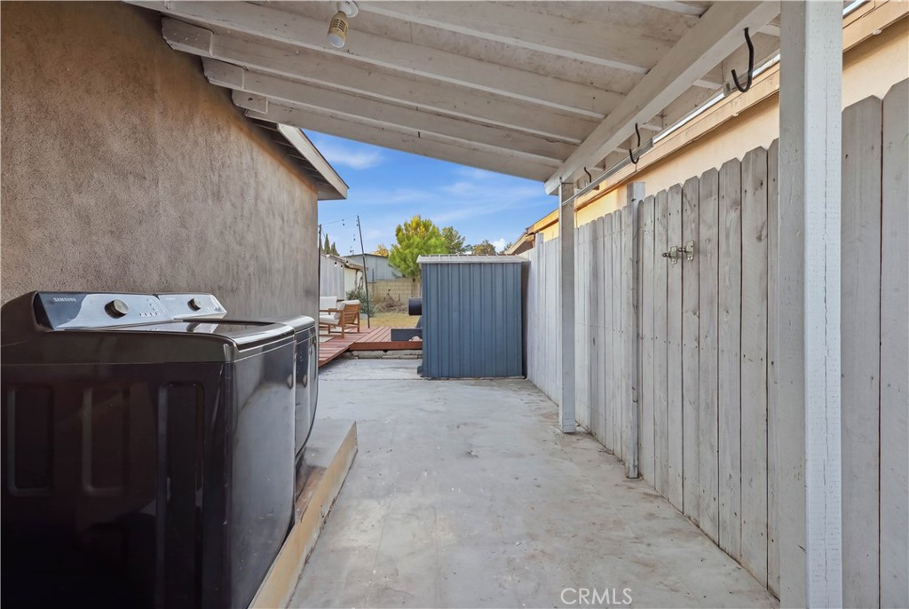 233 E Louise Street Property Photo 29