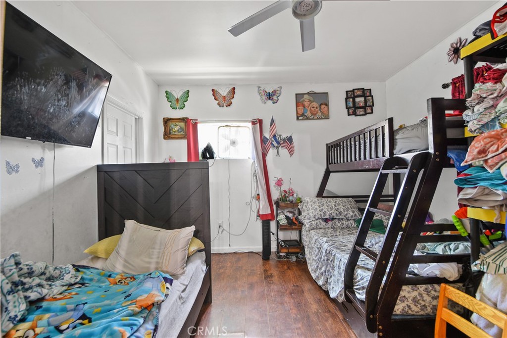 232 E 47th Property Photo 13