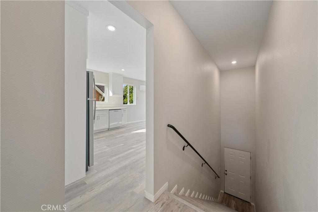 324 W 51st St Property Photo 11