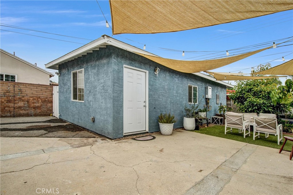 8645 Wakefield Property Photo 3
