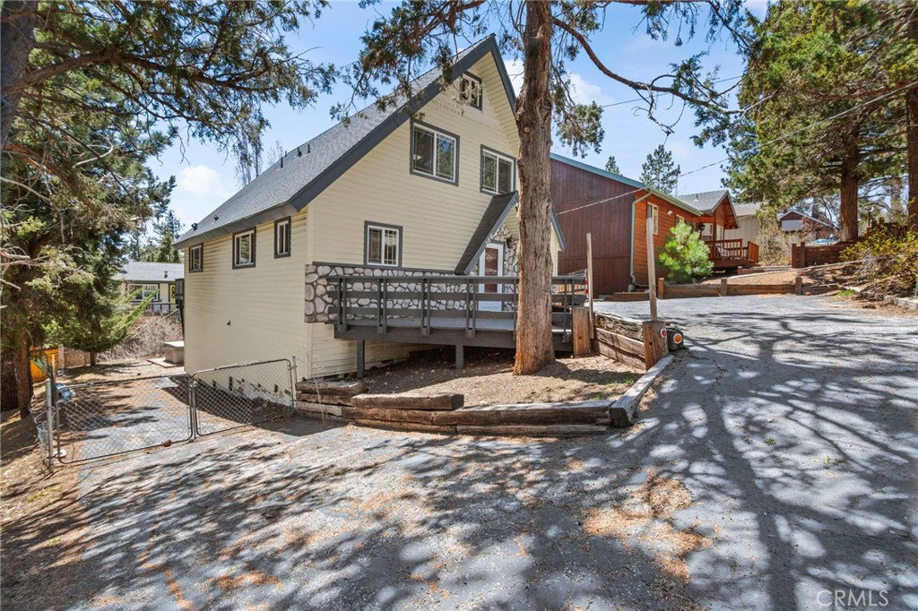 366 Curly Property Photo 1