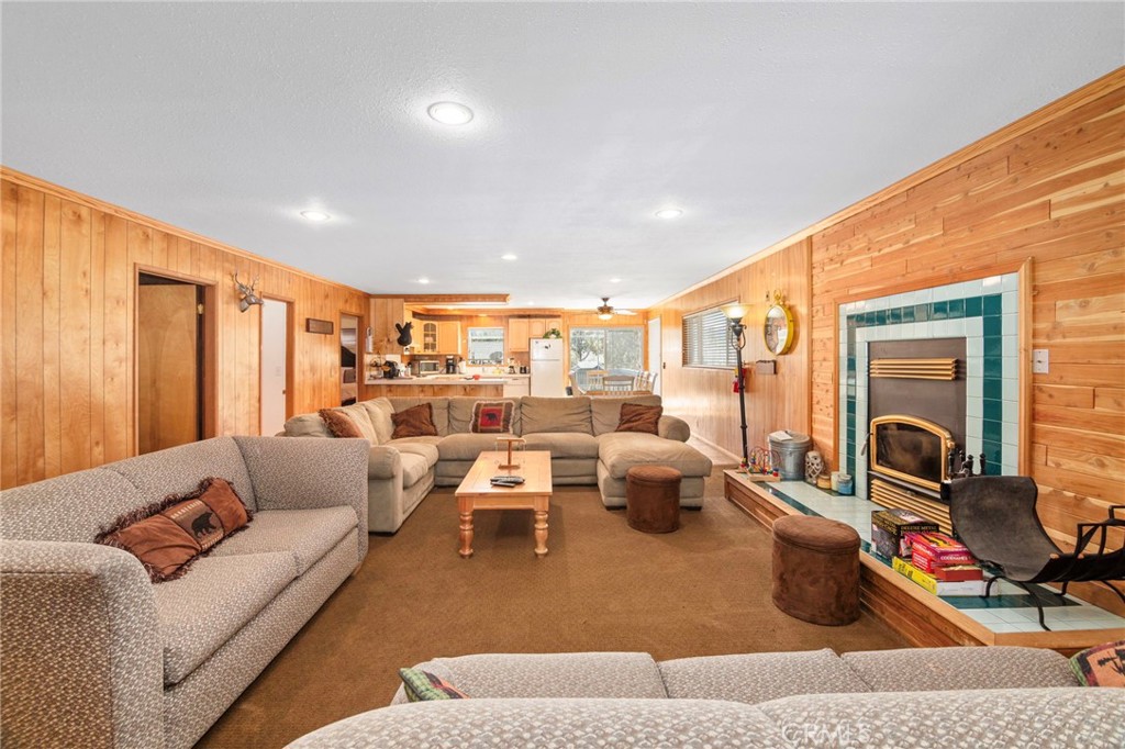 366 Curly Property Photo 4