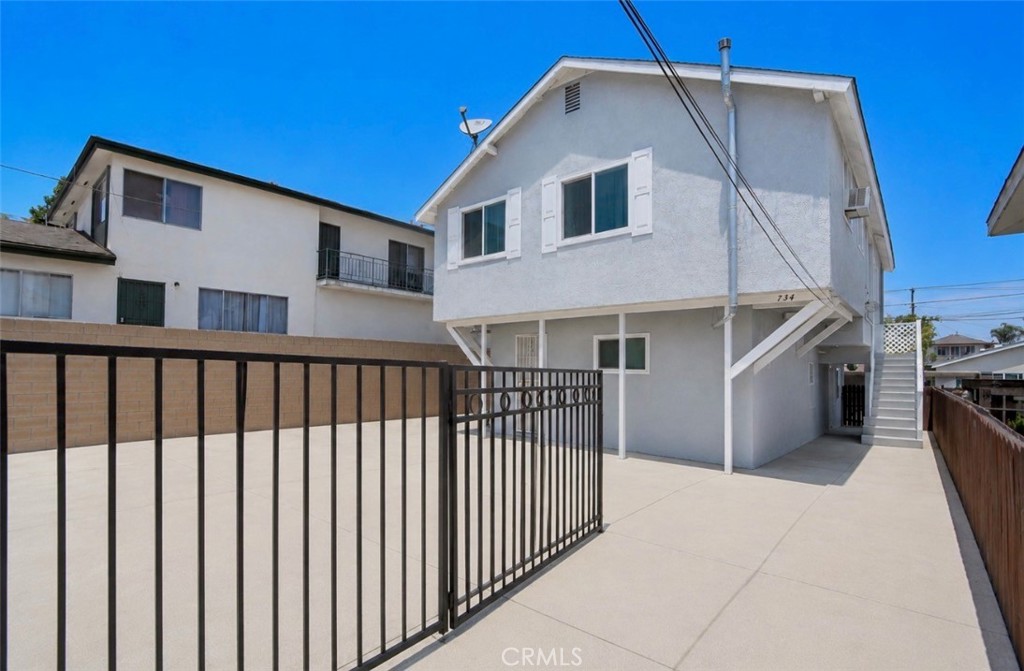 732 W 21st Property Photo 8