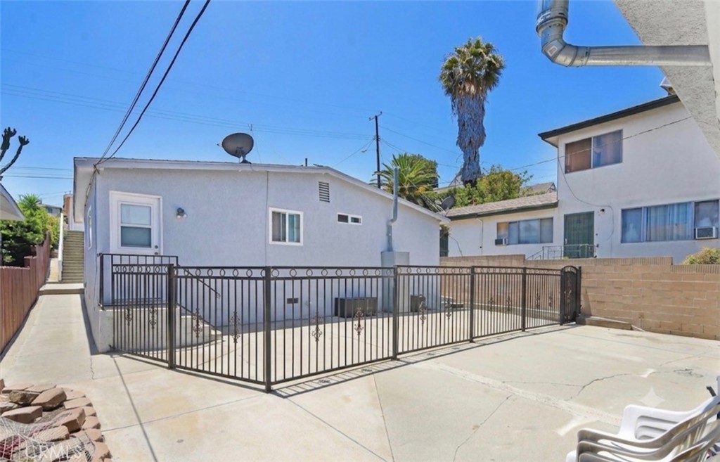 732 W 21st Property Photo 10
