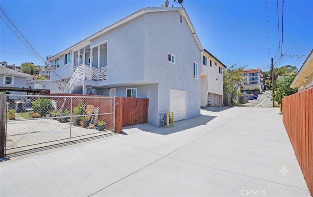 732 W 21st Property Photo 11