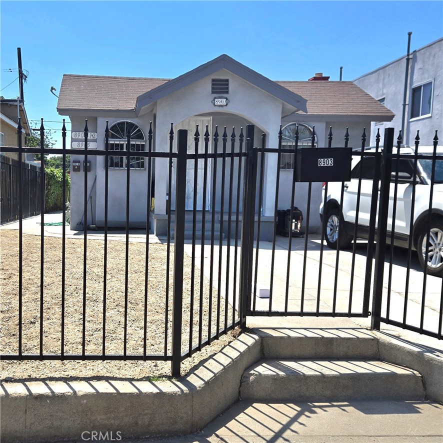 8903 Baring Cross Property Photo 2
