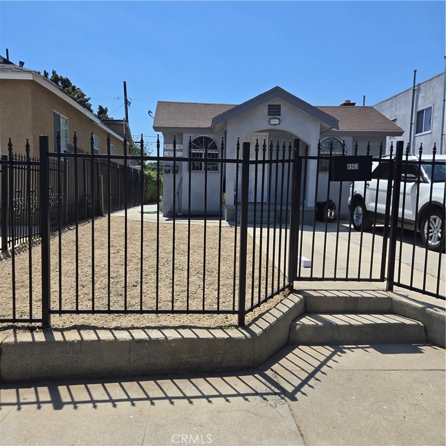 8903 Baring Cross Property Photo 3