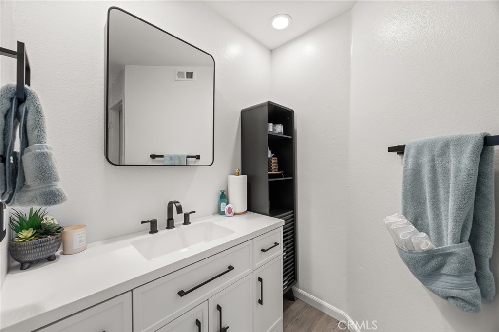 1380 W Capitol 307 Property Photo 16