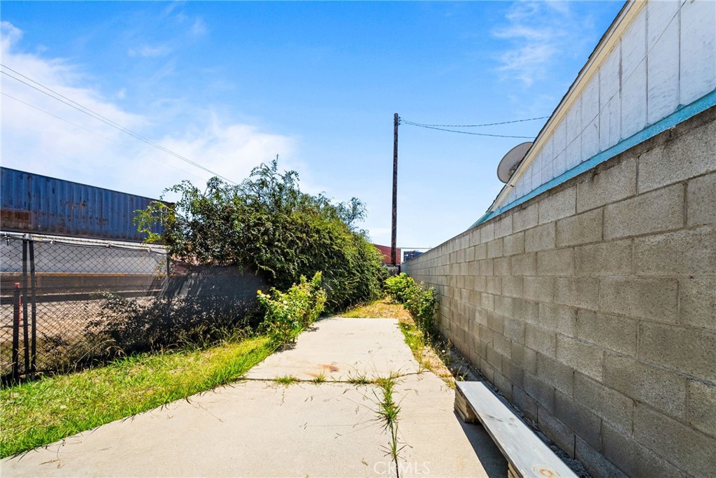 24412 Broad Property Photo 4