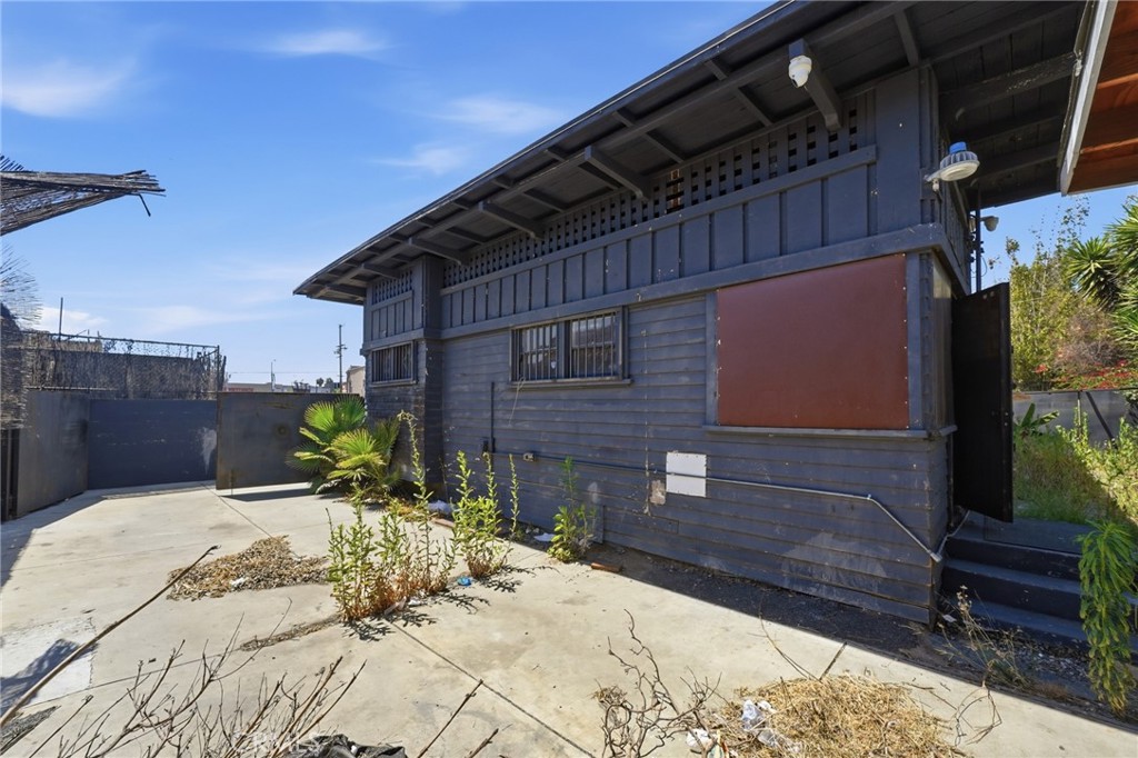 1664 S Western Avenue Property Photo 10