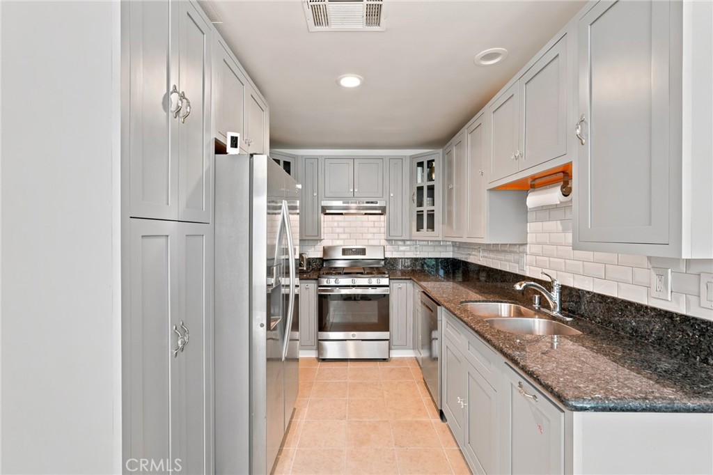 241 Orleans Property Photo 4